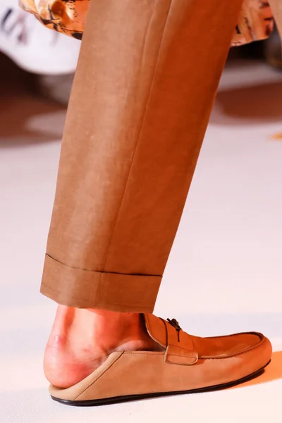 Look 25
